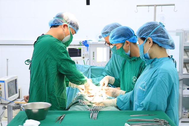 Bệnh viện Kiến An, Hải Phòng kịp thời cấp cứu bệnh nhân cao tuổi bị tắc ruột do thoát vị bẹn nghẹt - Ảnh 1.