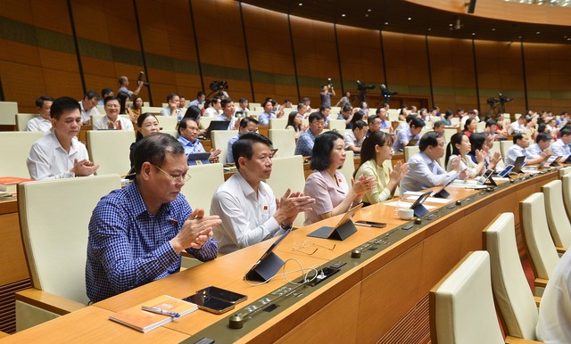 Luật Đấu thầu (sửa đổi) vừa thông qua chỉnh lý nhiều vấn đề liên quan đến mua thuốc, hóa chất, thiết bị y tế - Ảnh 3.