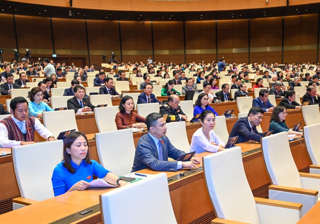 Thông qua Nghị quyết huy động nguồn lực phòng, chống COVID-19, thực hiện chính sách pháp luật về y tế cơ sở, y tế dự phòng - Ảnh 2.