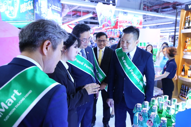 Lễ hội Hàn Quốc 2023 tại WinMart thu hút đông đảo khách hàng - Ảnh 2. Lễ hội Hàn Quốc 2023 tại WinMart thu hút đông đảo khách hàng - Ảnh 2.