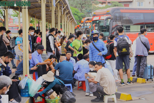 Thanh tra Sở GTVT sẽ chốt trực ngay tại bến nhằm kiểm soát hoạt động xe buýt - Ảnh 2.