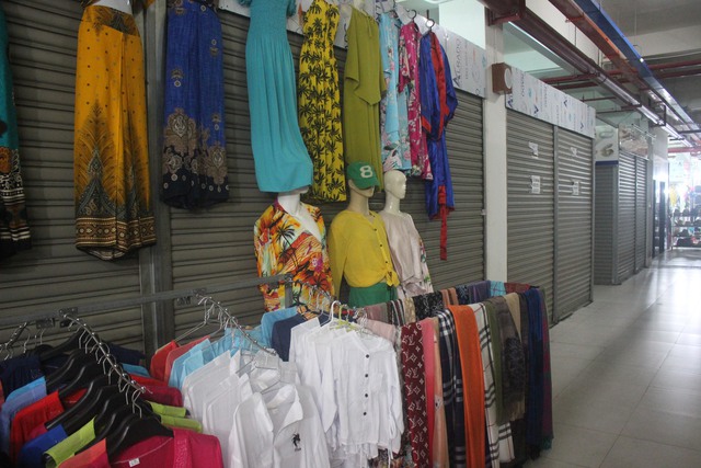 Chợ lớn nhất Khánh Hòa “đìu hiu”, hàng trăm lô – sạp chờ tiểu thương - Ảnh 9.