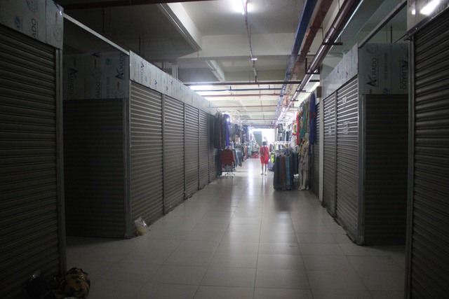 Chợ lớn nhất Khánh Hòa “đìu hiu”, hàng trăm lô – sạp chờ tiểu thương - Ảnh 10.