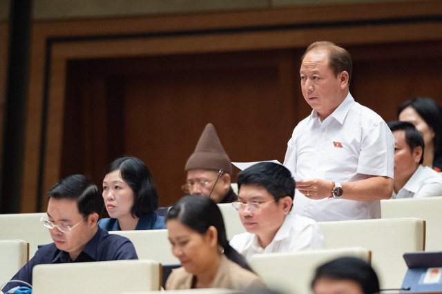 Phó Thủ tướng Lê Minh Khái trả lời chất vấn các ĐBQH liên quan đến loạt vấn đề 'nóng' - Ảnh 1.
