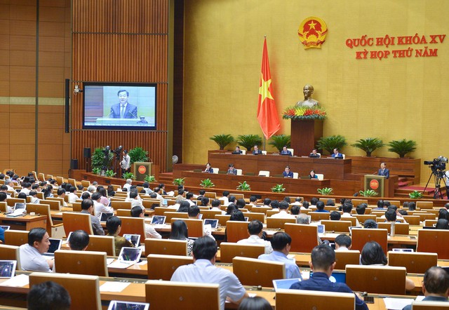Phó Thủ tướng Lê Minh Khái: Nâng cao quyền lợi người tham gia, hạn chế tình trạng rút BHXH một lần - Ảnh 1.