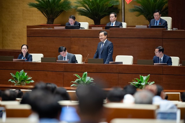 Phó Thủ tướng Lê Minh Khái trả lời chất vấn các ĐBQH liên quan đến loạt vấn đề 'nóng' - Ảnh 2.