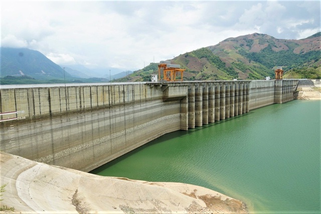 Cận cảnh cạn khô của hàng loạt hồ thuỷ điện ở Việt Nam - Ảnh 2.
