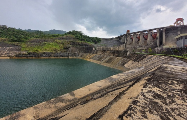Cận cảnh cạn khô của hàng loạt hồ thuỷ điện ở Việt Nam - Ảnh 6.