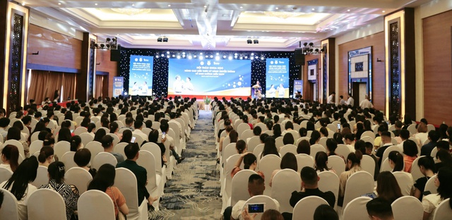 Gần 600 y bác sĩ dự hội thảo nâng cao kiến thức dinh dưỡng miễn dịch người lớn tại Nghệ An - Ảnh 2.