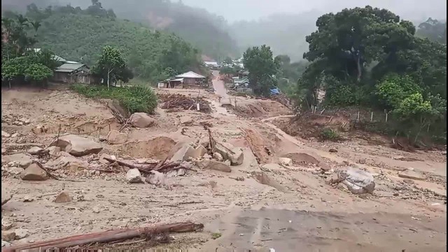 Dấu hiệu nhận biết và cách phòng tránh sạt lở đất khi mưa lớn đổ bộ miền Bắc - Ảnh 2.