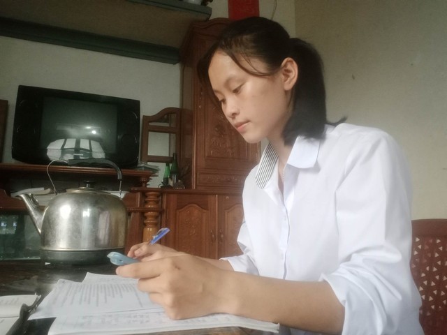 Nữ sinh nghèo huyện miền núi Hà Tĩnh đạt thủ khoa khối C00 - Ảnh 1.