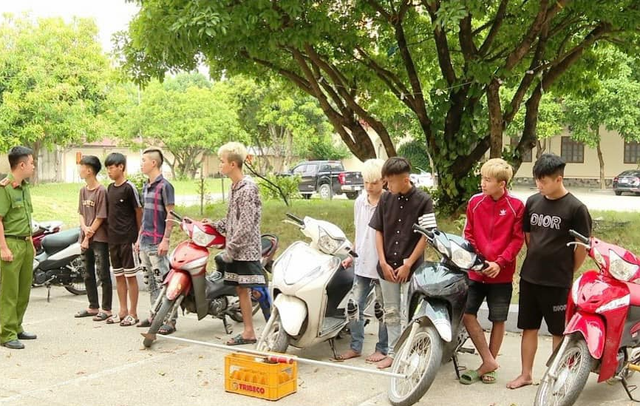 Bắt giữ nhóm thanh thiếu náo loạn đường phố Ninh Bình - Ảnh 1.