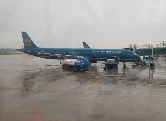 Sân bay Nội Bài rút ngắn thời gian tạm đóng cửa trước bão số 1 đổ bộ - Ảnh 1.