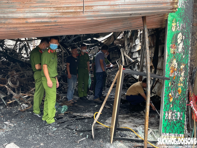 Hiện trường vụ cháy cửa hàng xe máy điện làm 3 người tử vong tại Hà Nội - Ảnh 3.