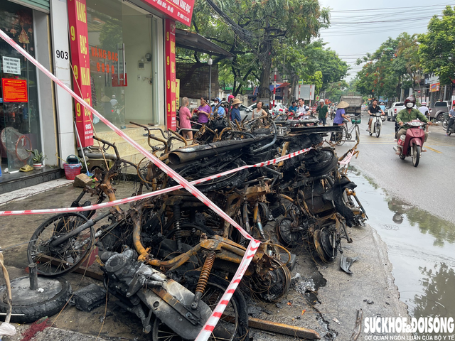Hiện trường vụ cháy cửa hàng xe máy điện làm 3 người tử vong tại Hà Nội - Ảnh 6.