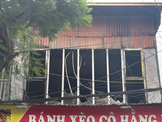 Hiện trường vụ cháy cửa hàng xe máy điện làm 3 người tử vong tại Hà Nội - Ảnh 9.