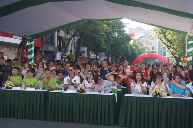 Đang diễn ra Ngày Dinh dưỡng cộng đồng Việt Nam tại Hồ Hoàn Kiếm - Ảnh 2.
