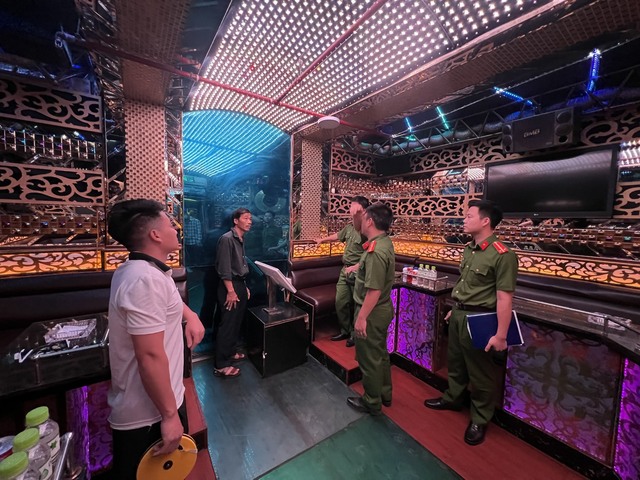 Cả Hà Nội có 10 quán karaoke khắc phục xong PCCC, được hoạt động trở lại - Ảnh 1.