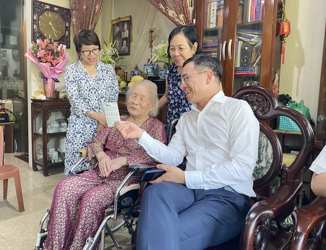 Hội Thầy thuốc trẻ Việt Nam thăm gia đình Liệt sĩ, Bác sĩ Đặng Thùy Trâm - Ảnh 5.