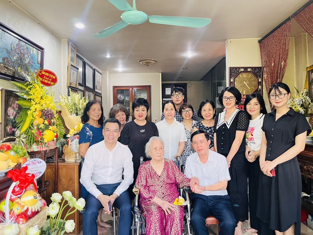 Hội Thầy thuốc trẻ Việt Nam thăm gia đình Liệt sĩ, Bác sĩ Đặng Thùy Trâm - Ảnh 3.