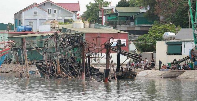 Vụ cháy tàu ở cảng cá của Nghệ An: Hỗ trợ tối đa cho ngư dân  - Ảnh 3.