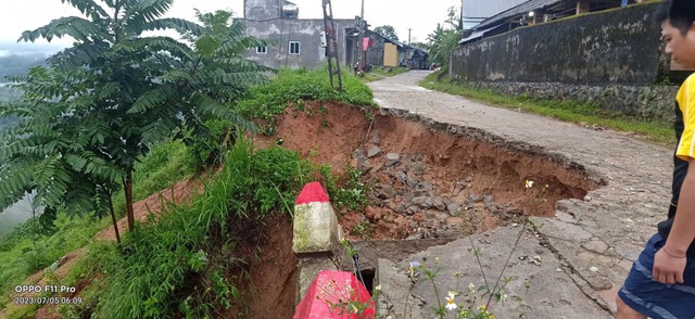 Mưa lớn gây sạt lở đất ở Hà Giang khiến 2 vợ chồng tử vong - Ảnh 2.