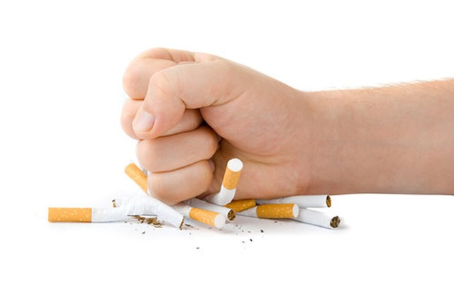Bỏ thuốc lá giúp cải thiện bệnh mạch vành. Ảnh minh họa