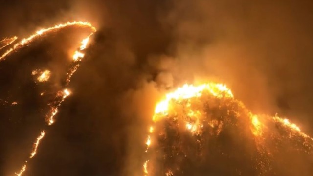Cháy rừng kinh hoàng ở Hawaii, lửa thiêu rụi thành phố du lịch Lahaina, ít nhất 53 người thiệt mạng - Ảnh 1.