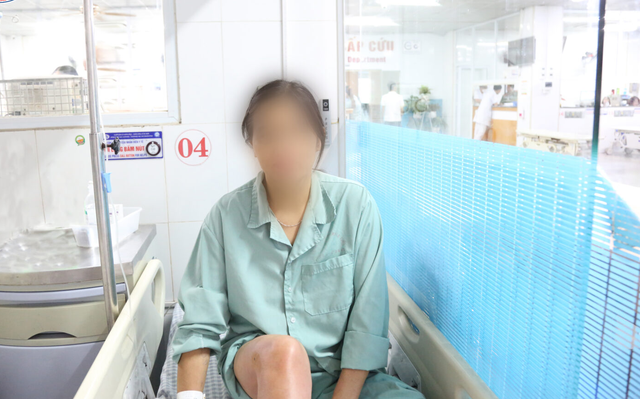 Bị gà trống mổ vào đùi, nữ bệnh nhân phải nhập viện cấp cứu - Ảnh 3. Bị gà trống mổ vào đùi, nữ bệnh nhân phải nhập viện cấp cứu - Ảnh 3.