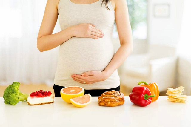 Cân bằng dinh dưỡng ở phụ nữ có thai và cho con bú - Ảnh 1.