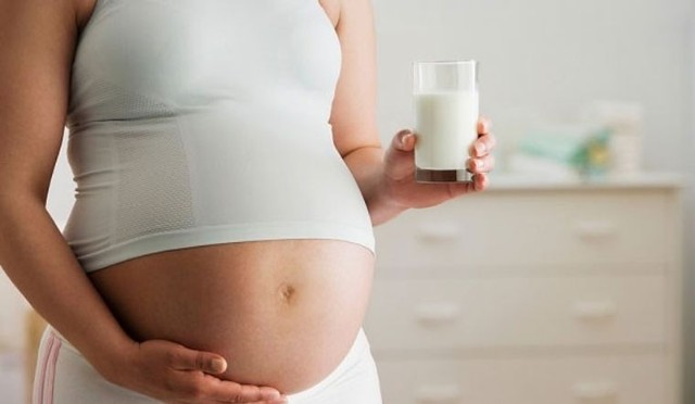 Phụ nữ mang thai và bà mẹ cho con bú nên sử dụng sữa và chế phẩm từ sữa - Ảnh 1.