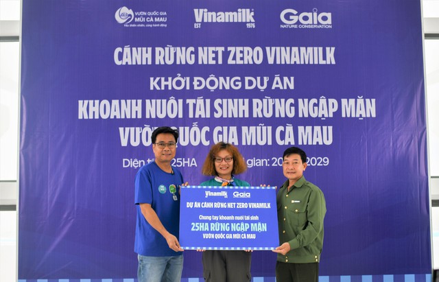 Đẩy mạnh dự án “CÁNH RỪNG NET ZERO VINAMILK”, Vinamilk khoanh nuôi tái sinh 25ha rừng ngập mặn Cà Mau - Ảnh 1.