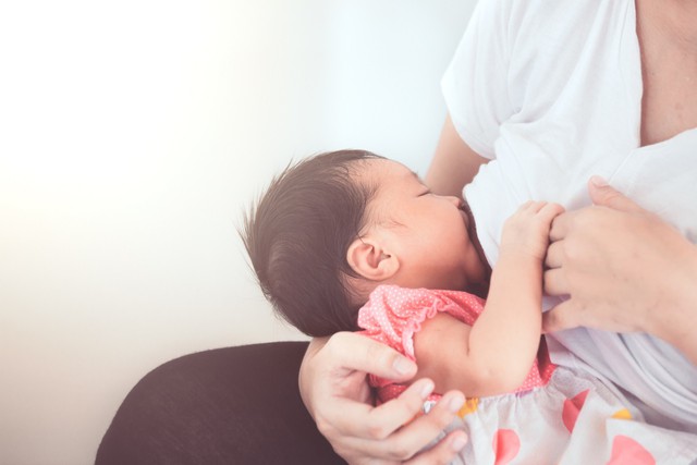 Dinh dưỡng trong sữa mẹ giúp giảm bệnh tật và tử vong ở trẻ  - Ảnh 1.