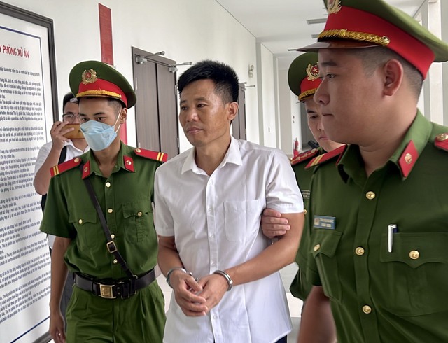 Ông Nguyễn Đức Chung cùng 14 người hầu tòa trong vụ nâng khống giá cây xanh tại Hà Nội - Ảnh 5.