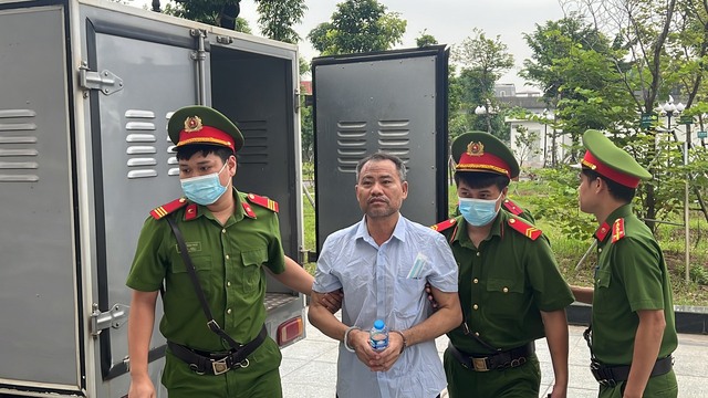 Ông Nguyễn Đức Chung cùng 14 người hầu tòa trong vụ nâng khống giá cây xanh tại Hà Nội - Ảnh 3.