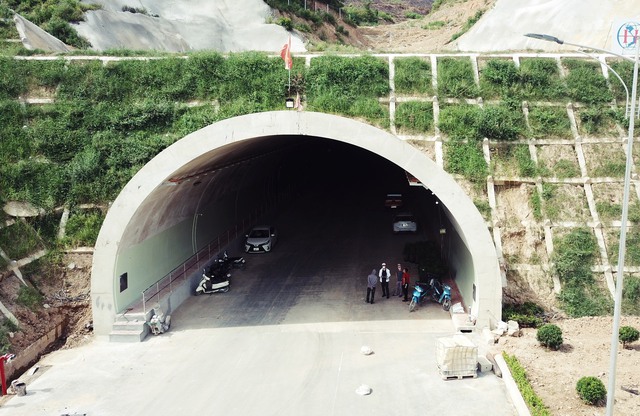 Cận cảnh tuyến cao tốc Nghi Sơn - Diễn Châu thông xe vào ngày 2/9 - Ảnh 6.