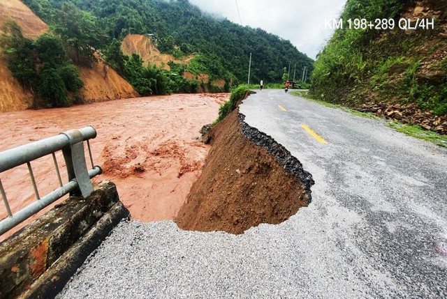 Đường Quốc lộ nối Lai Châu - Điện Biên sạt lở nghiêm trọng do mưa lũ - Ảnh 1.