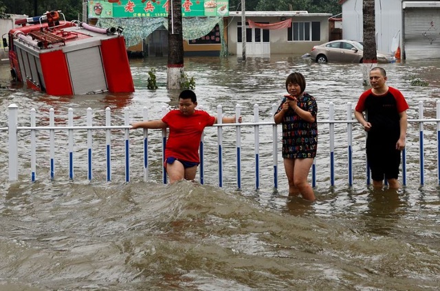 Bão Doksuri phá kỷ lục mưa ở Trung Quốc, nước lũ ngập sâu tới 6m ở tỉnh Hà Bắc - Ảnh 2.