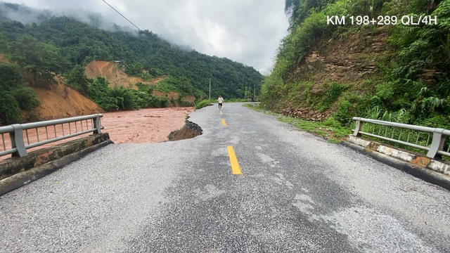 Cục Đường bộ chỉ đạo khẩn sau sự cố sạt lở Quốc lộ nối Lai Châu - Điện Biên - Ảnh 3.