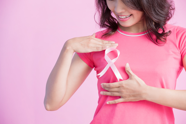 Dấu hiệu sớm phát hiện ung thư vú và ý nghĩa của việc khám sàng lọc - Ảnh 2.