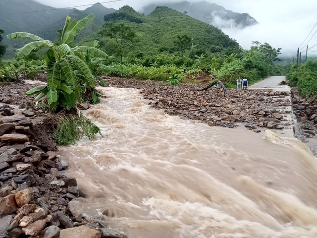 Lai Châu: 7 người thương vong do mưa lớn, sạt lở đất liên tiếp trong 3 ngày - Ảnh 2.