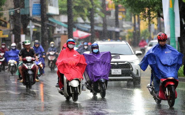 Thời tiết hôm nay 7/8: Các tỉnh miền Bắc tiếp tục mưa to, cảnh báo sạt lở ở 7 tỉnh - Ảnh 1.