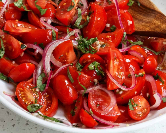 Tránh ăn cà chua nếu có 5 tình trạng sức khỏe này - Ảnh 2.