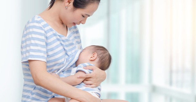 Những lợi ích vượt trội dễ thấy khi nuôi con bằng sữa mẹ - Ảnh 1.