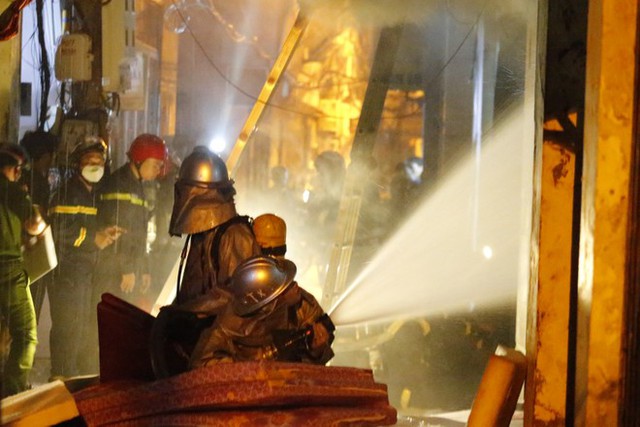 Thủ tướng chỉ đạo khắc phục hậu quả vụ cháy chung cư mini trên phố Khương Hạ - Ảnh 1.