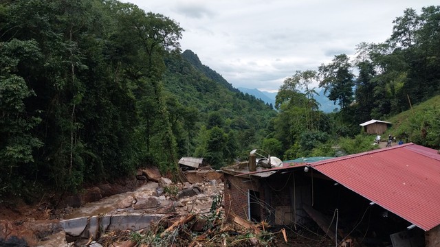 Cảnh tan hoang sau trận lũ ống kinh hoàng ở Lào Cai - Ảnh 4.