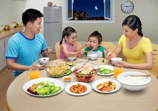 Cách tổ chức bữa ăn hợp lý và đủ dinh dưỡng trong gia đình - Ảnh 1.