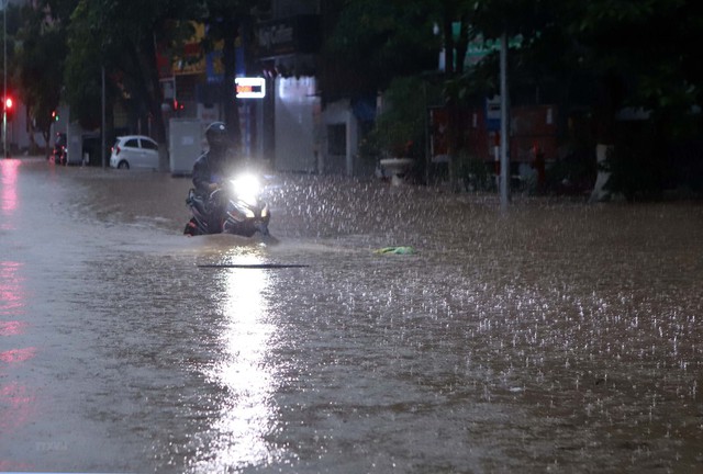 Mưa ở miền Bắc chỉ còn tập trung vào chiều tối và đêm - Ảnh 2.