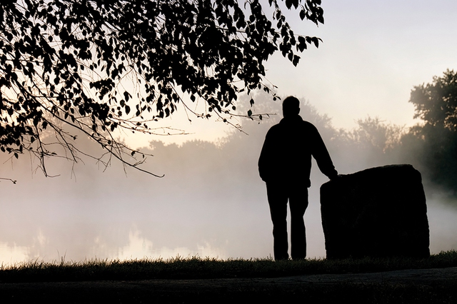 Phản ứng đau thương (Grief) có những giai đoạn nào? - Ảnh 2.