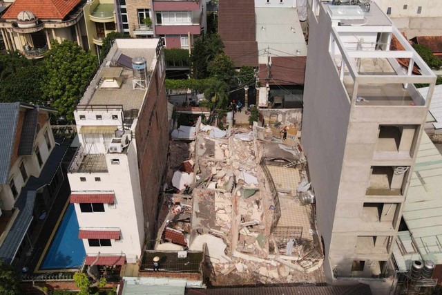 Chính quyền địa phương thông báo chi tiết vụ sập nhà 4 tầng tại TPHCM - Ảnh 1.